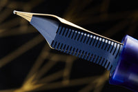 (Bottom Shelf) Delta DV Original Mid-Size Fountain Pen - Imperial Blu (Limited Edition)