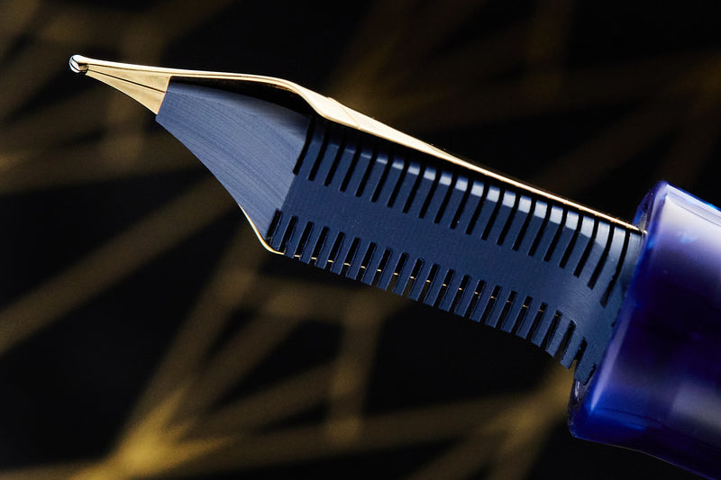 (Bottom Shelf) Delta DV Original Mid-Size Fountain Pen - Imperial Blu (Limited Edition)