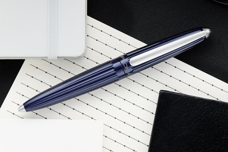 (Bottom Shelf) Diplomat Aero Fountain Pen - Midnight Blue