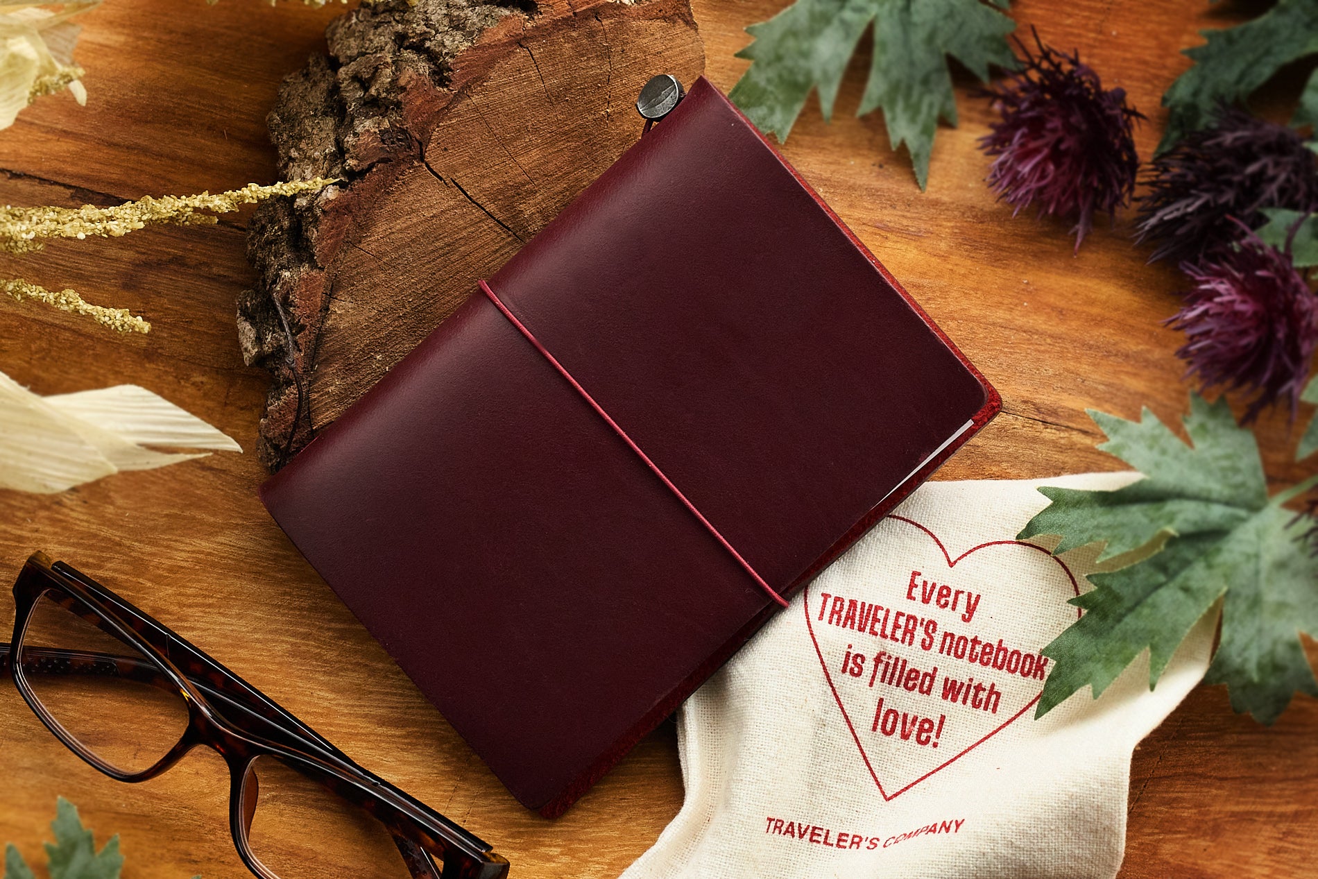 Traveler's Notebook - Love and Trip 2025 Limited Edition (Passport)